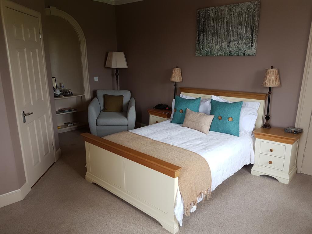 The Wheatsheaf Hotel And Restaurant Swinton  ภายนอก รูปภาพ