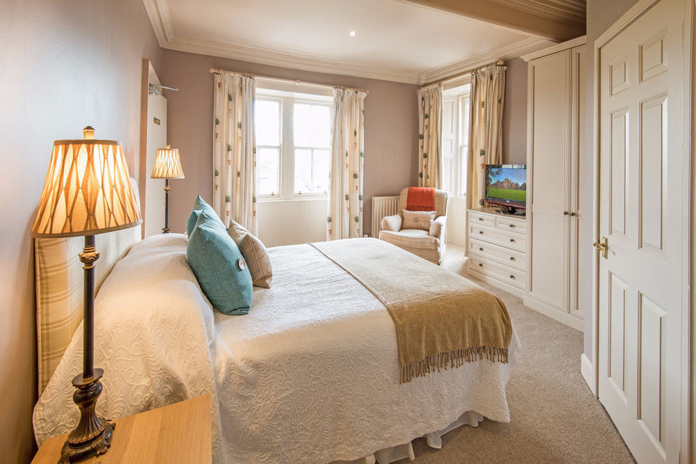 The Wheatsheaf Hotel And Restaurant Swinton  ภายนอก รูปภาพ
